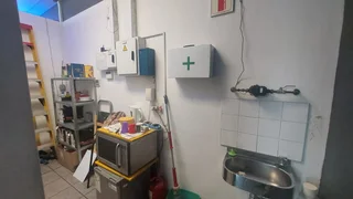 36 Square meter retail space to let in Die Hoewes with great access to public transport