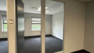 166 Square Meter Commercial unit to let Highveld with great highway access