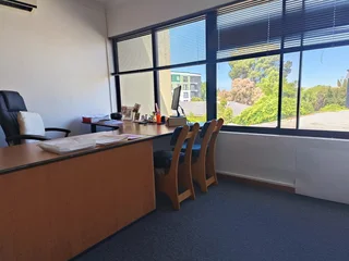65m² Neat Office Unit To Let in Bellville