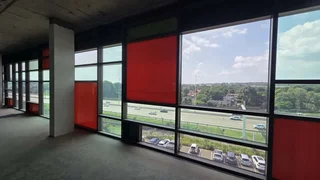 947m² office Space to let in Doringkloof with great exposure