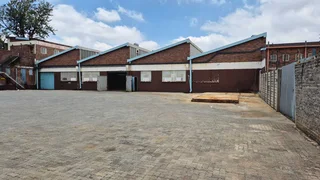 1,186m² Indus trial Unit with Private Yard, Dual Shutters &amp; Excellent Flow - To Let in Benrose