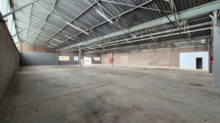 1,186m² Indus trial Unit with Private Yard, Dual Shutters &amp; Excellent Flow - To Let in Benrose