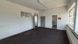 1,186m² Indus trial Unit with Private Yard, Dual Shutters &amp; Excellent Flow - To Let in Benrose