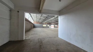 1,186m² Indus trial Unit with Private Yard, Dual Shutters &amp; Excellent Flow - To Let in Benrose