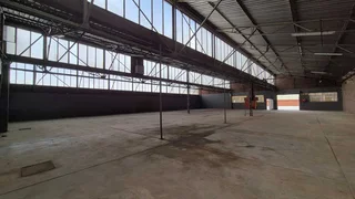 1,186m² Indus trial Unit with Private Yard, Dual Shutters &amp; Excellent Flow - To Let in Benrose