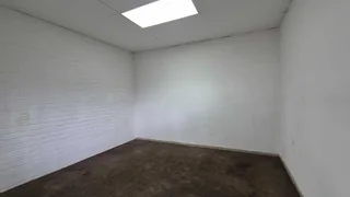 1,186m² Indus trial Unit with Private Yard, Dual Shutters &amp; Excellent Flow - To Let in Benrose