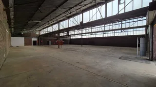 1,186m² Indus trial Unit with Private Yard, Dual Shutters &amp; Excellent Flow - To Let in Benrose