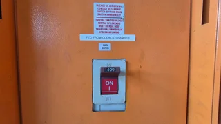 1,186m² Indus trial Unit with Private Yard, Dual Shutters &amp; Excellent Flow - To Let in Benrose