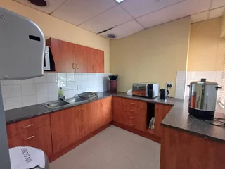 424 sqm office to let - Midrand