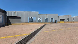 784sqm Factory/Warehouse TO LET in secure park in Apex