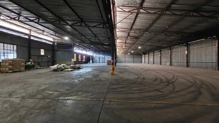 784sqm Factory/Warehouse TO LET in secure park in Apex
