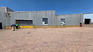 Factory/Warehouse of 446sqm TO LET in secure park in Apex