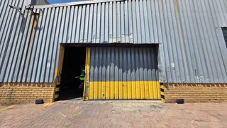 Factory/Warehouse of 446sqm TO LET in secure park in Apex