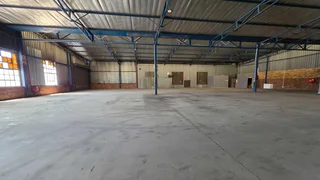 784sqm Factory/Warehouse TO LET in secure park in Apex
