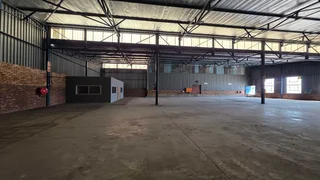 784sqm Factory/Warehouse TO LET in secure park in Apex