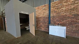 784sqm Factory/Warehouse TO LET in secure park in Apex