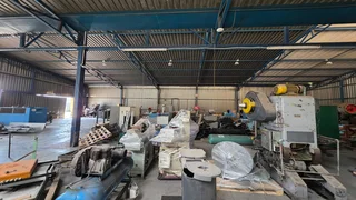 Factory/Warehouse of 446sqm TO LET in secure park in Apex