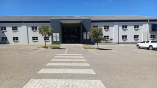 275 Sqm first floor office to let - Midrand