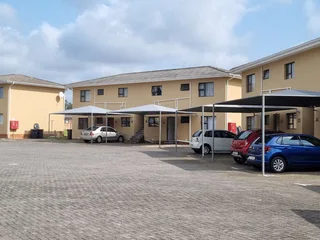 Experience this Delightful, Stylish Ground Floor Apartment in the hart of Gonubie.