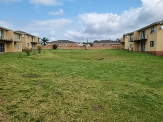 Experience this Delightful, Stylish Ground Floor Apartment in the hart of Gonubie.