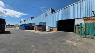 1,580sqm Warehouse TO LET in secure park located in Apex Industrial