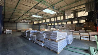 1,580sqm Warehouse TO LET in secure park located in Apex Industrial