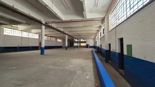 1,389m² Industrial Unit To Let in Benrose with Dual Roller Shutter Access