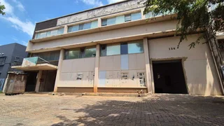 1,389m² Industrial Unit To Let in Benrose with Dual Roller Shutter Access