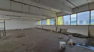 1,389m² Industrial Unit To Let in Benrose with Dual Roller Shutter Access