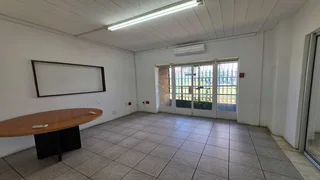 1,580sqm Warehouse TO LET in secure park located in Apex Industrial