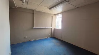 1,389m² Industrial Unit To Let in Benrose with Dual Roller Shutter Access