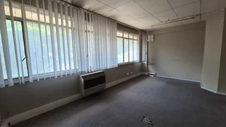 1,389m² Industrial Unit To Let in Benrose with Dual Roller Shutter Access