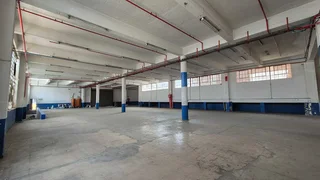 1,389m² Industrial Unit To Let in Benrose with Dual Roller Shutter Access