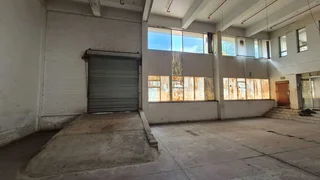 1,389m² Industrial Unit To Let in Benrose with Dual Roller Shutter Access
