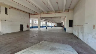 1,389m² Industrial Unit To Let in Benrose with Dual Roller Shutter Access