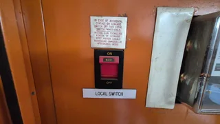 1,389m² Industrial Unit To Let in Benrose with Dual Roller Shutter Access