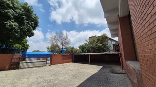 1,389m² Industrial Unit To Let in Benrose with Dual Roller Shutter Access