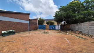 3,762m² Warehouse with Full Sprinklers, Offices &amp; Yard To Let in Benrose