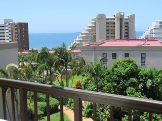 Modern 3 Bedroom, 2 Bathroom Gem in the Heart of Umhlanga Rocks