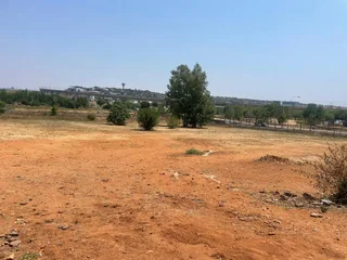 19,000 Square meter Vacant Land for Sale in Die Hoewes