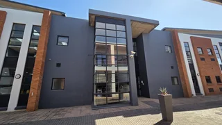 344 Square Meter Office unit to let in highveld with access to main roads