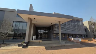 52 Square meter Furnished Office to let in Highveld with back up power