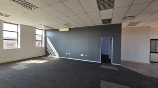 344 Square Meter Office unit to let in highveld with access to main roads