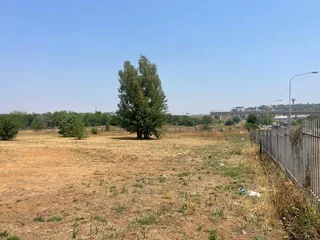 19,000 Square meter Vacant Land for Sale in Die Hoewes