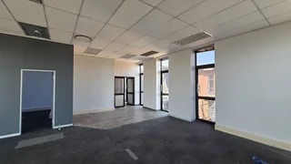 344 Square Meter Office unit to let in highveld with access to main roads