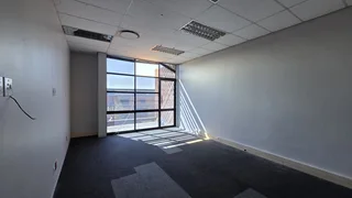 344 Square Meter Office unit to let in highveld with access to main roads