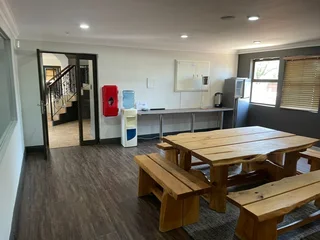 540 Square meter office unit to let in Lyttelton Manor with access to main roads