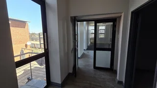 344 Square Meter Office unit to let in highveld with access to main roads