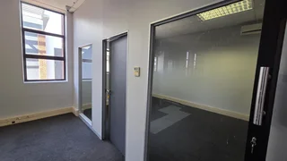 344 Square Meter Office unit to let in highveld with access to main roads