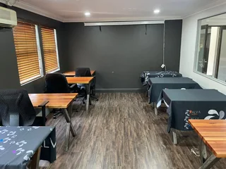 540 Square meter office unit to let in Lyttelton Manor with access to main roads